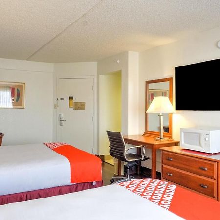 Oyo Hotel Austin Street Giddings Экстерьер фото