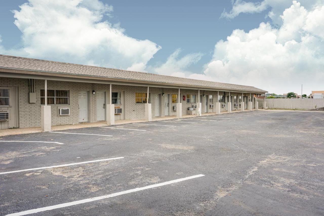 Oyo Hotel Austin Street Giddings Экстерьер фото