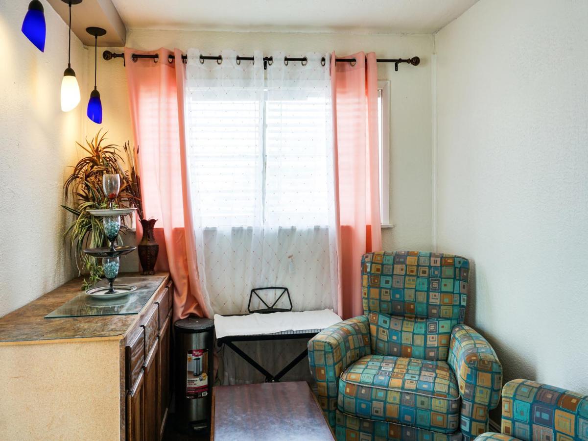 Oyo Hotel Austin Street Giddings Экстерьер фото
