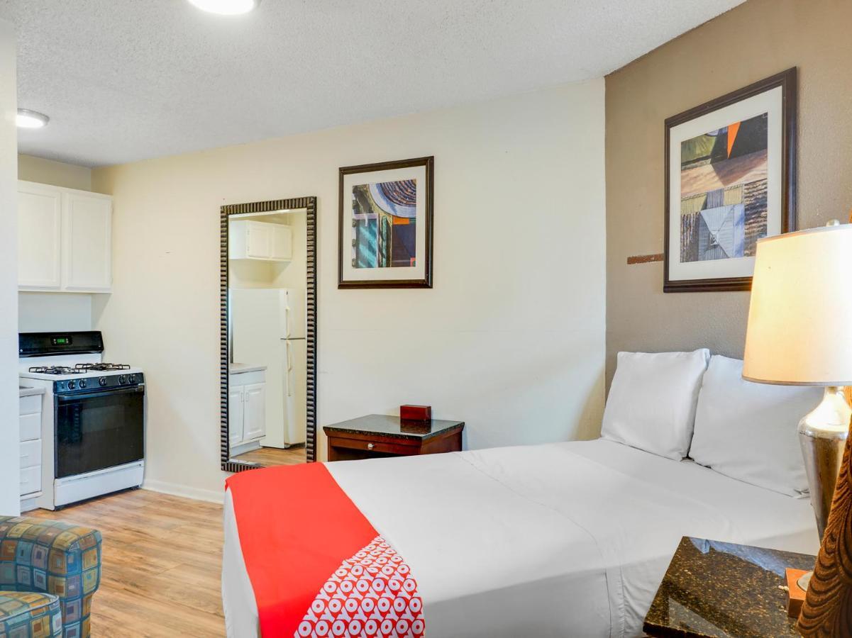 Oyo Hotel Austin Street Giddings Экстерьер фото