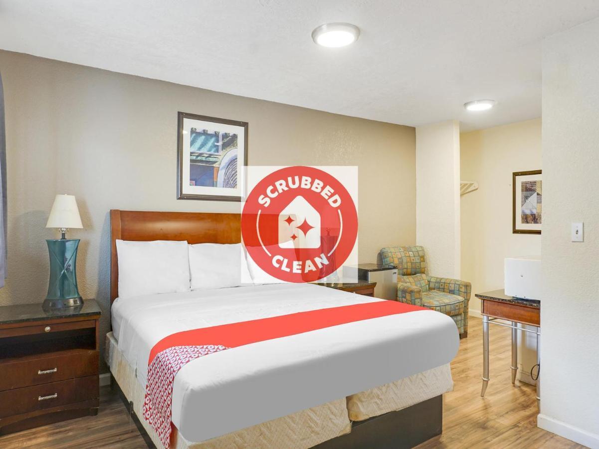 Oyo Hotel Austin Street Giddings Экстерьер фото