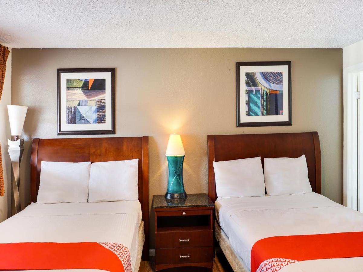 Oyo Hotel Austin Street Giddings Экстерьер фото