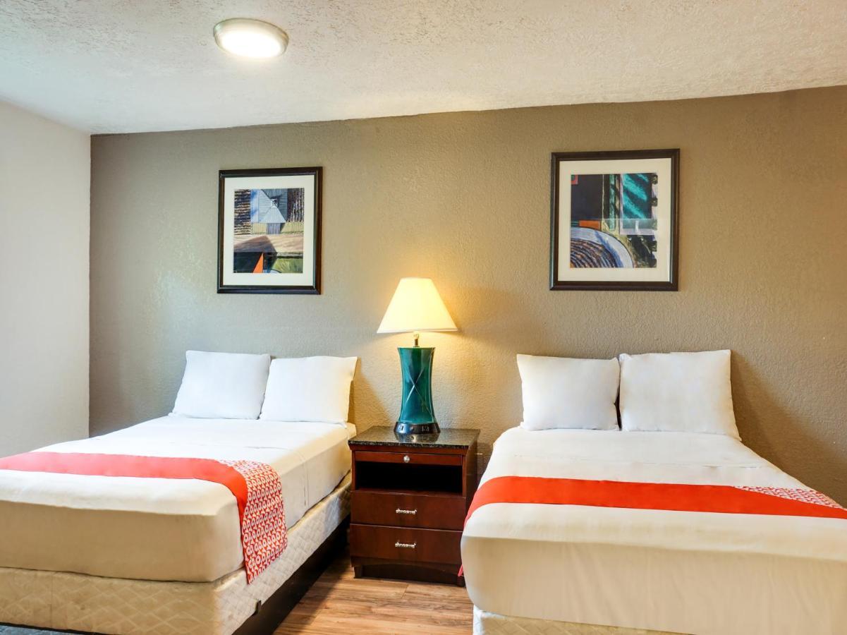 Oyo Hotel Austin Street Giddings Экстерьер фото