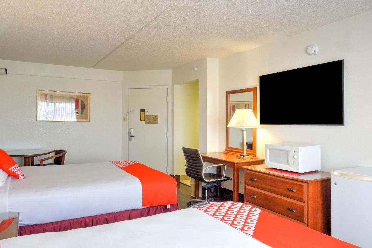 Oyo Hotel Austin Street Giddings Экстерьер фото