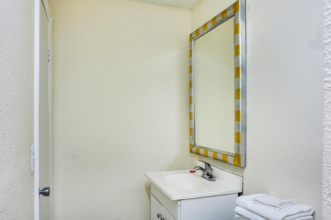 Oyo Hotel Austin Street Giddings Экстерьер фото